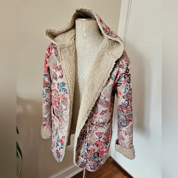 NWT Floral Hooded Jacket with Sherpa Lining - Picture 5 of 12